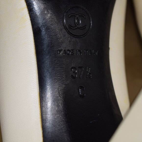 2008 CHANEL Ivory White Cap Toe Heels Pumps 37.5 C 7 Brighton Way 85mm CC Logo - Picture 13 of 16
